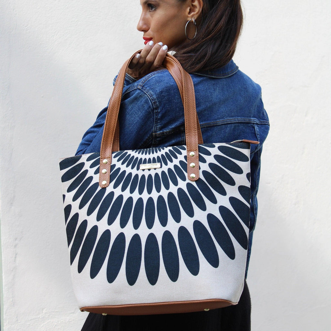 Bolsos grandes de moda para mujer | Descubre los modelos top de esta temporada