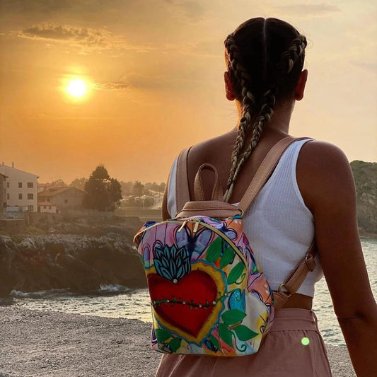 Mochilas pequeñas con rollo | El complemento estrella para tus looks casuales - CHICA del Sur