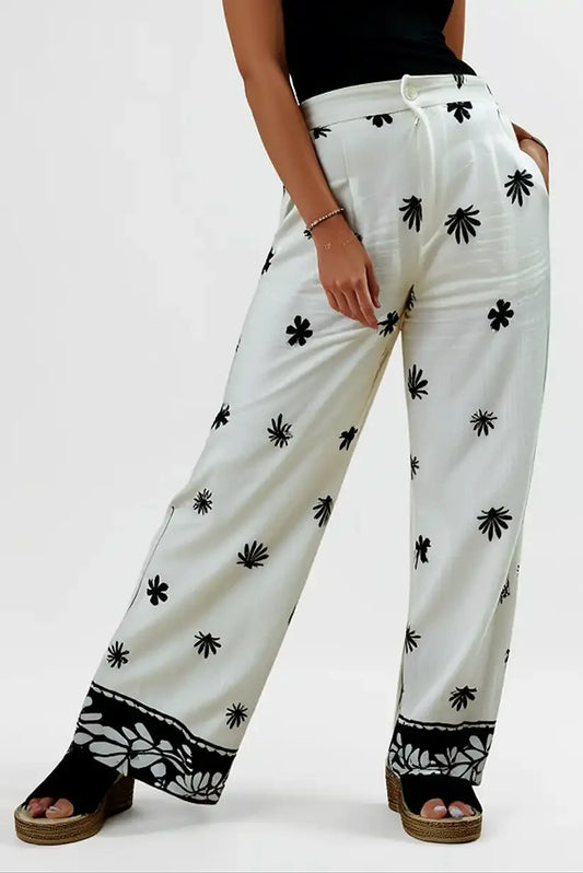 Pantalón largo fluido mujer beige con estampado floral negro, moda verano