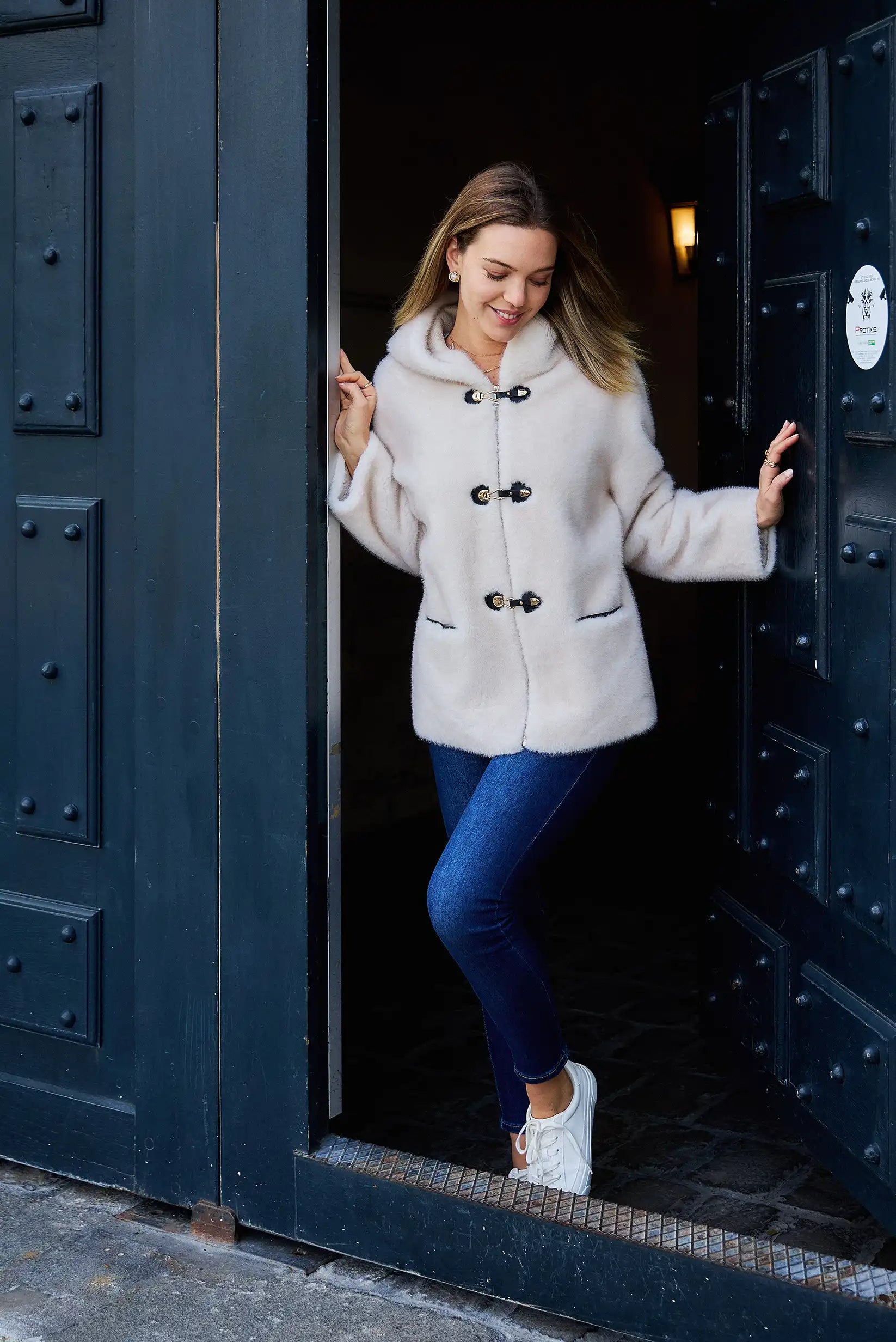 Abrigo mujer pelo sintético con capucha blanco Montblanc - CHICA del Sur