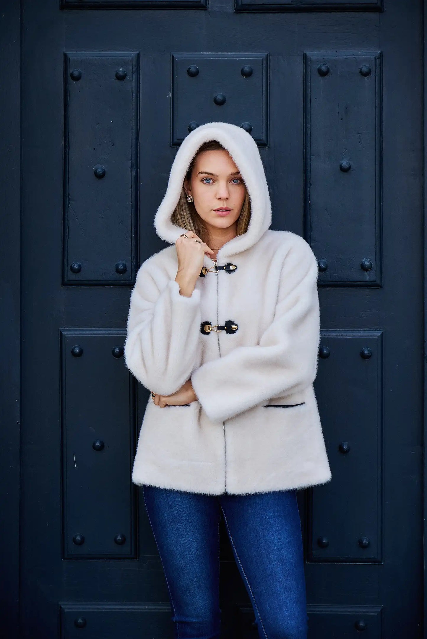 Abrigo mujer pelo sintético con capucha blanco Montblanc - CHICA del Sur