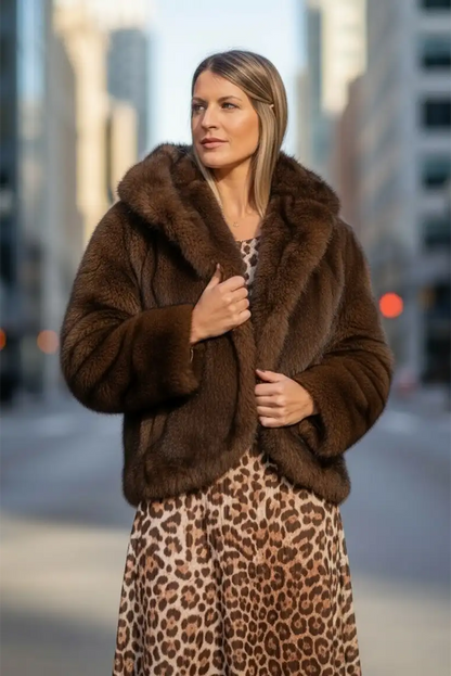 Abrigo de pelo sintetico marrón chocolate Alaska - CHICA del Sur