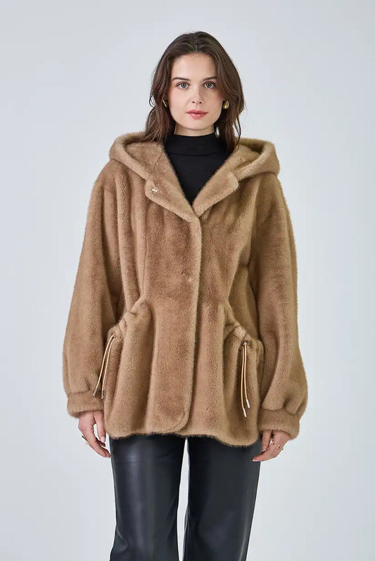 Chaqueta de pelo sintético color taupe “Helsinki” - CHICA del Sur