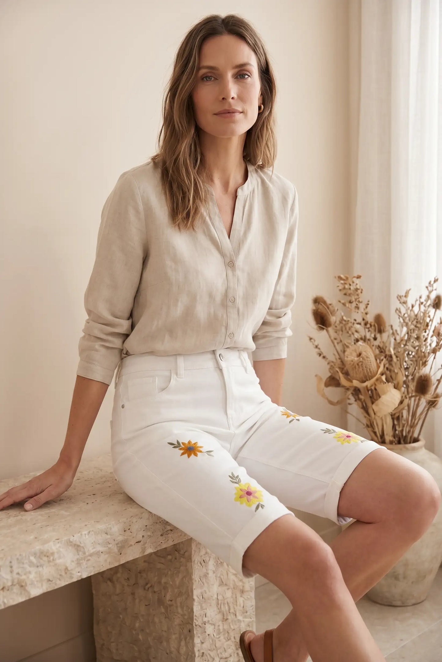 Bermuda Vaquera Blanca Bordada para Mujer
