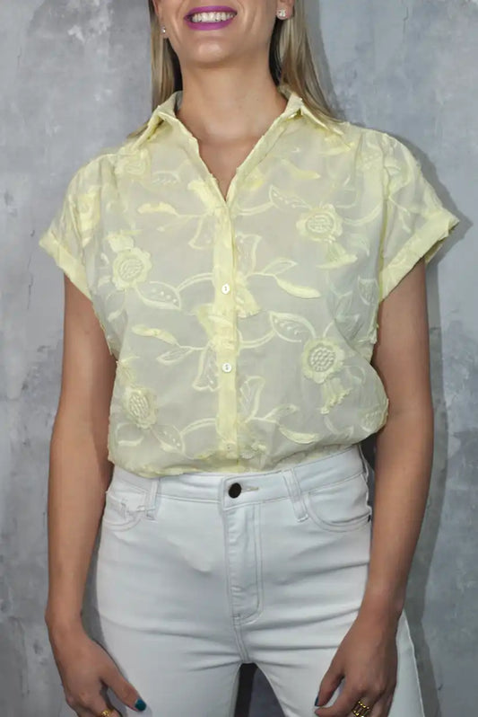 Camisa amarilla mujer verano | Bordado floral y manga corta - CHICA del Sur