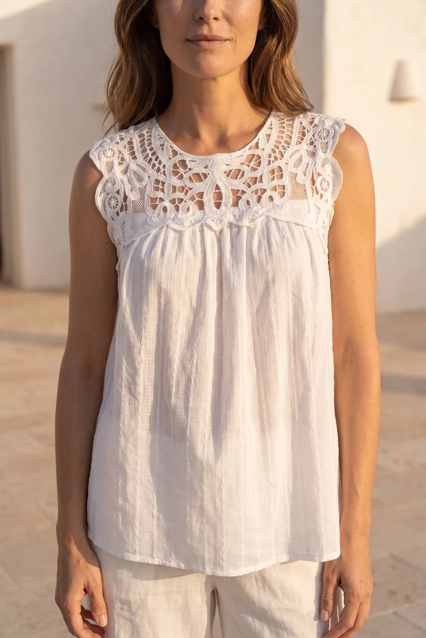 Blusa Blanca de Algodón con Encaje para Mujer