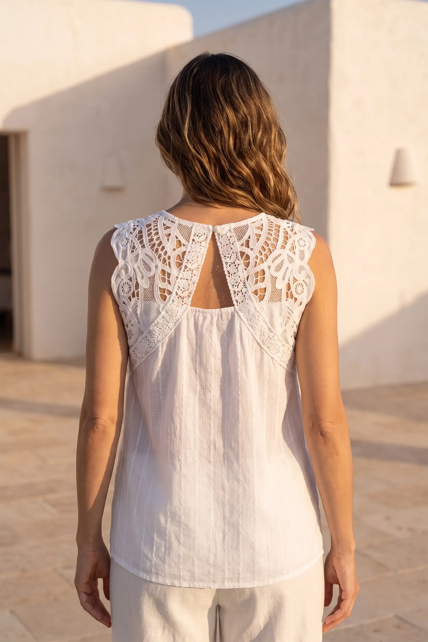 Blusa Blanca de Algodón con Encaje para Mujer