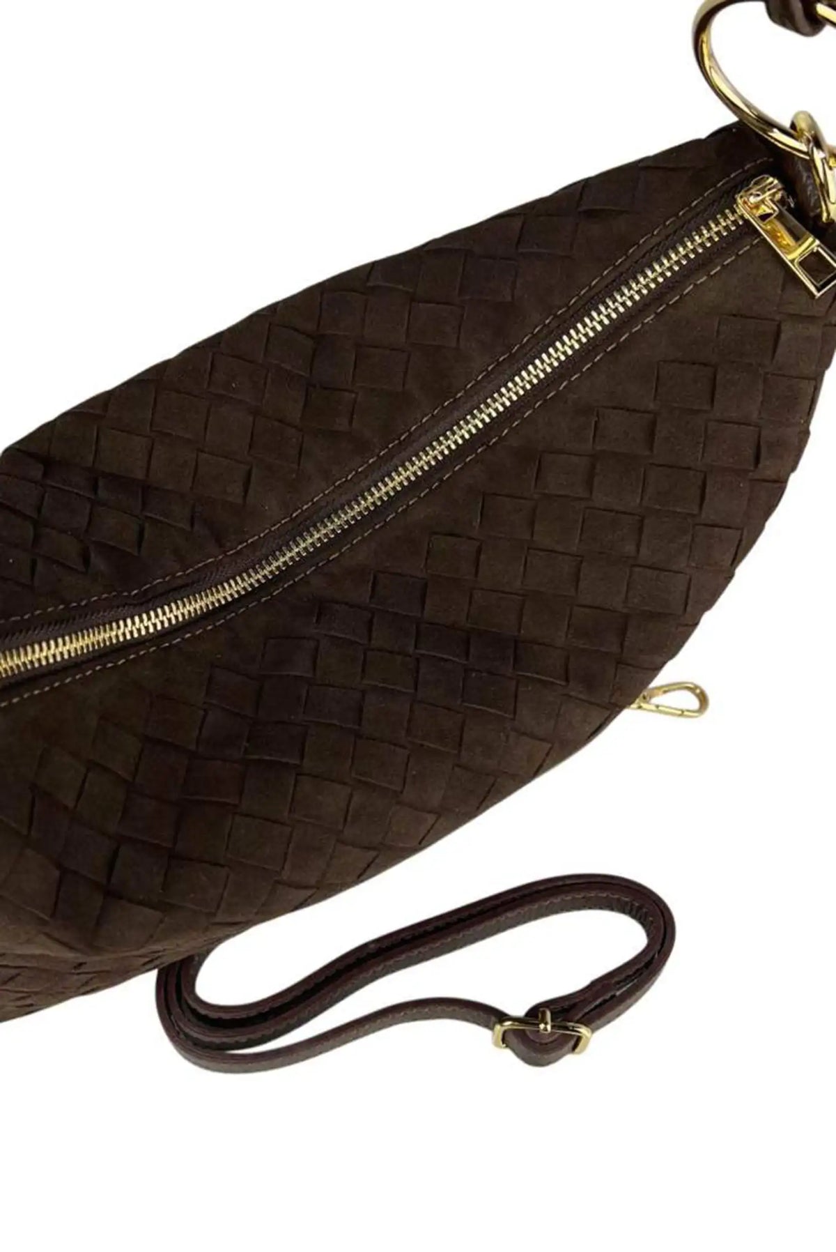 Bolso de piel de vaca trenzada marrón oscuro de CHICA del Sur con cierre de cremallera dorada