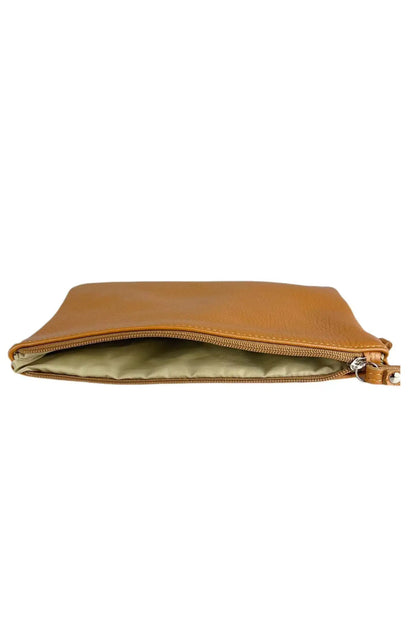 Bolso clutch de piel marrón camel de CHICA del Sur con cierre de cremallera