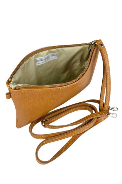 Bolso clutch de piel marrón camel de CHICA del Sur con correa ajustable y cierre de cremallera