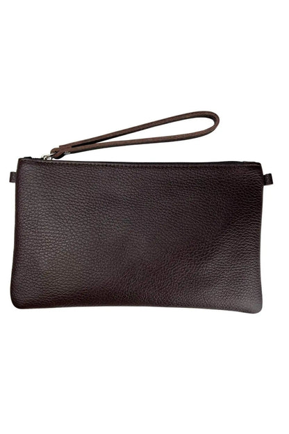Bolso clutch de piel marrón chocolate de CHICA del Sur con cierre de cremallera y asa de mano.