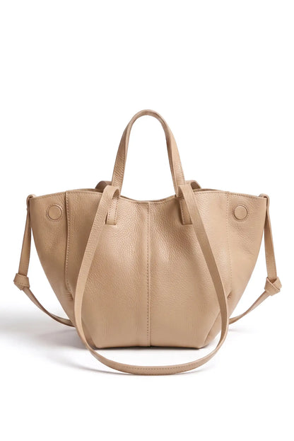 Bolso de mano y bandolera de piel en color beige arena