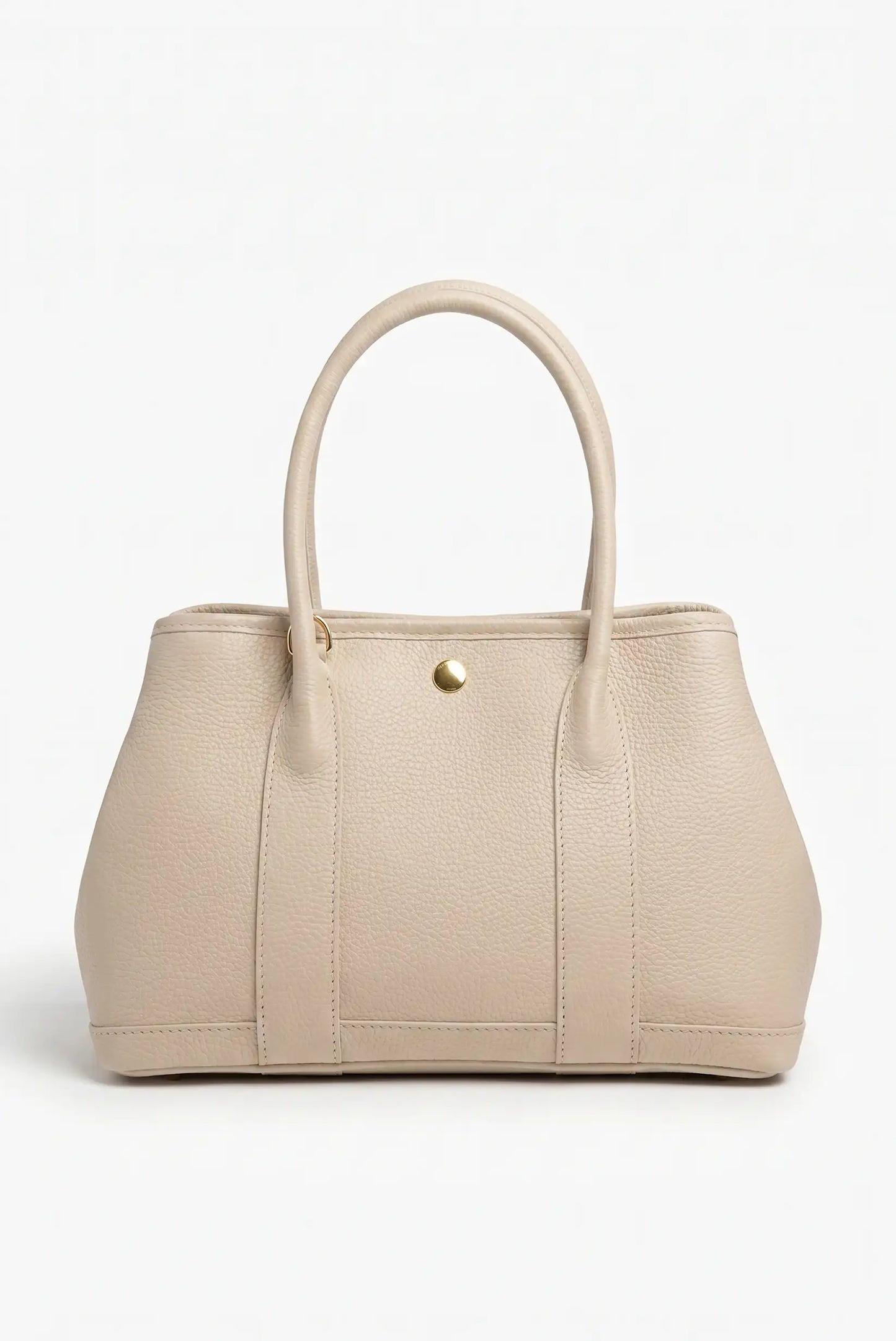 Bolso de mano y hombro mediano en piel beige con asas dobles y detalle metálico dorado