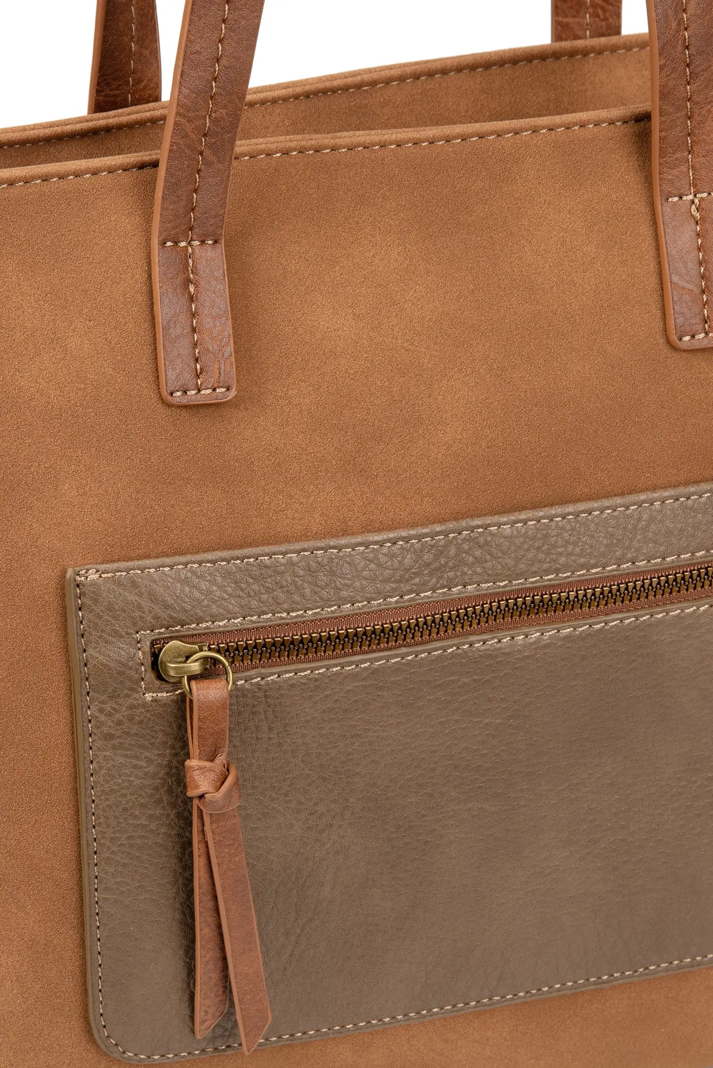 Bolso de mujer en tonos marrones con bolsillo exterior de cremallera y detalles en cuero