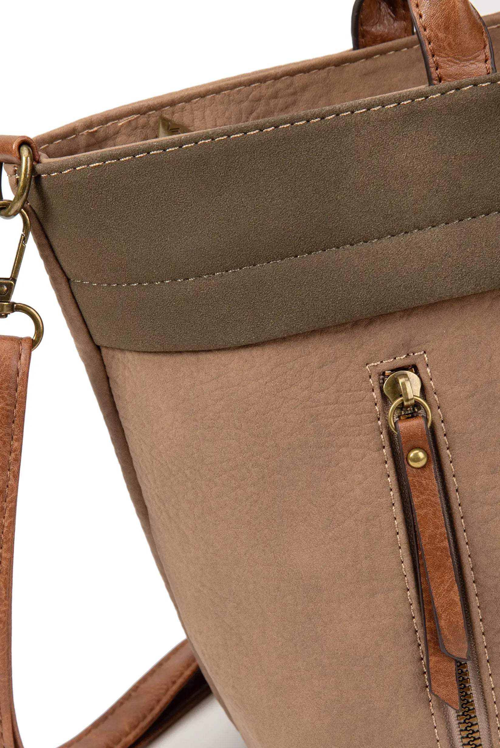 Bolso de mujer en tonos marrones con detalles en gamuza y cremallera dorada, ideal para moda femenina