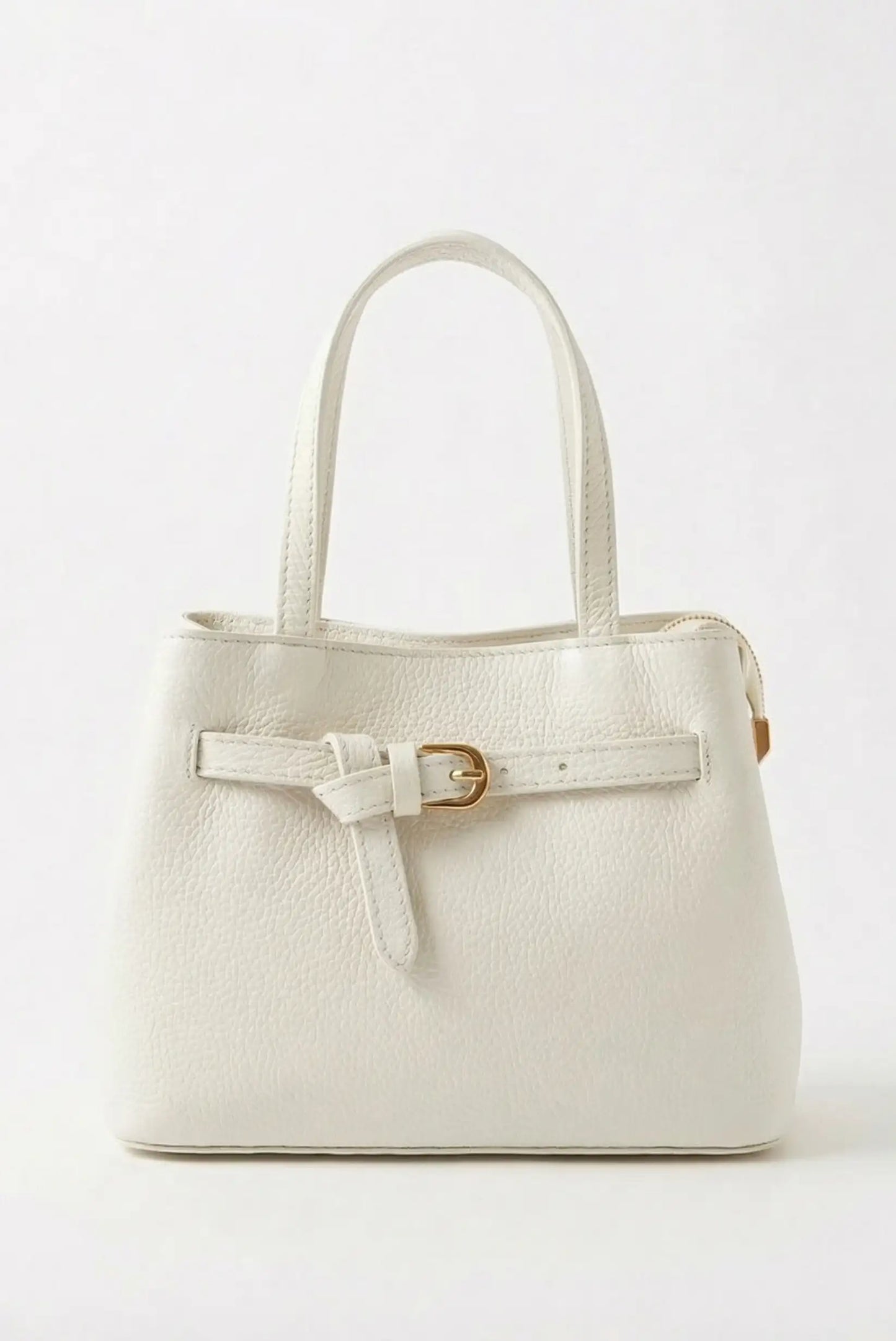 Bolso mediano blanco de mano y bandolera con hebilla dorada, estilo casual