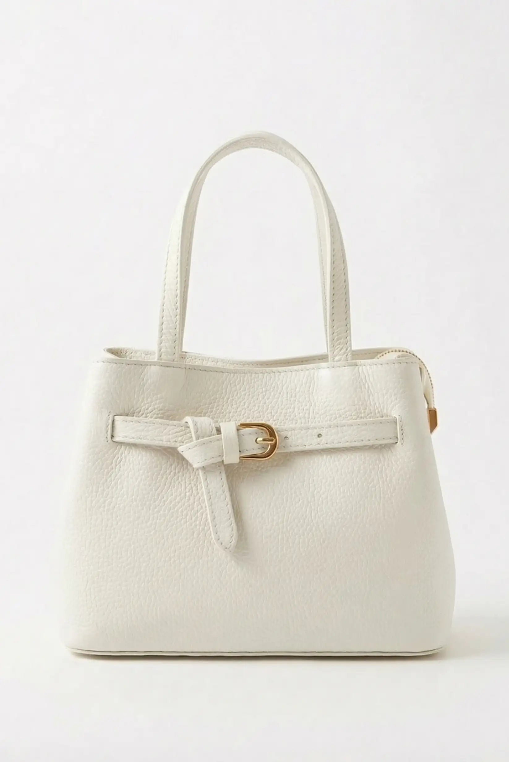 Bolso mediano blanco de mano y bandolera con hebilla dorada, estilo casual