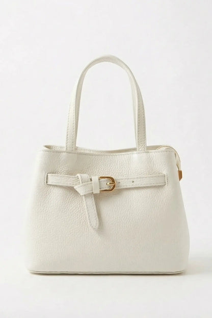 Bolso mediano blanco de mano y bandolera con hebilla dorada, estilo casual