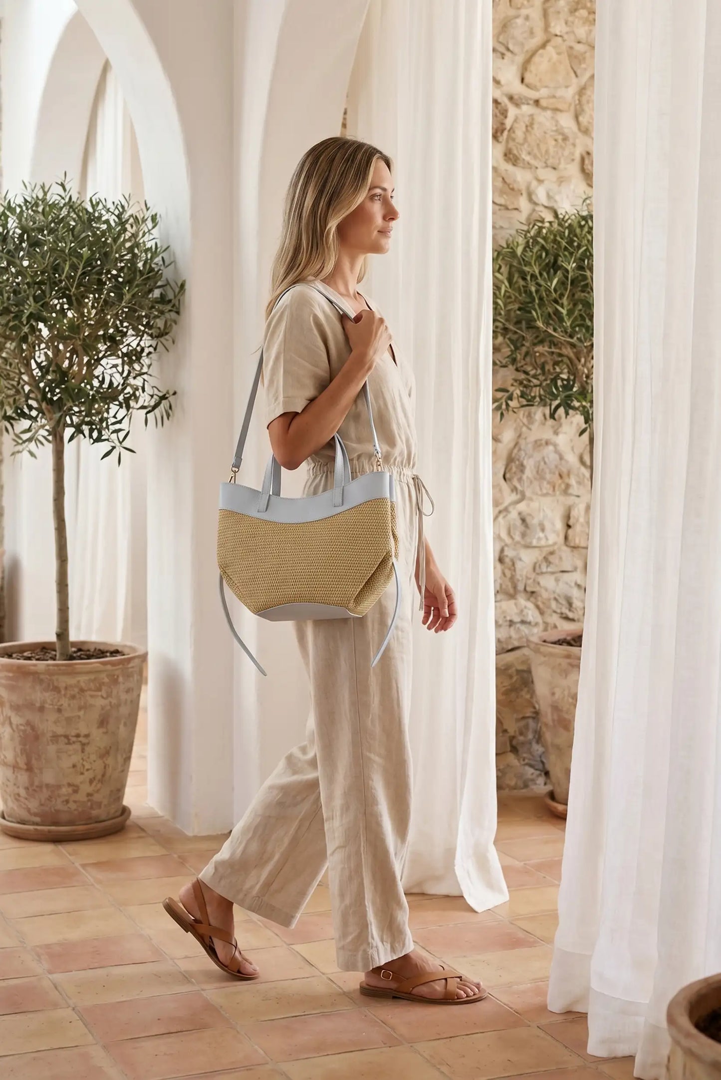 Bolso Mediano de mano y de hombro en rafia y piel bicolor