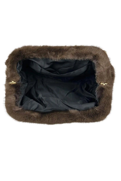 Vista interior de bolso clutch marrón de pelo sintético de CHICA del Sur