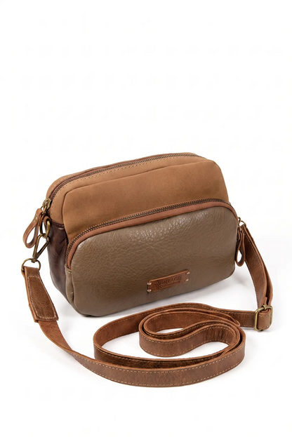 Bolso bandolera de piel marrón con múltiples compartimentos y cierre de cremallera.