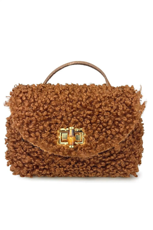 Bolso pequeño de pelo Teddy marrón de CHICA del Sur con cierre de bambú y asa corta.