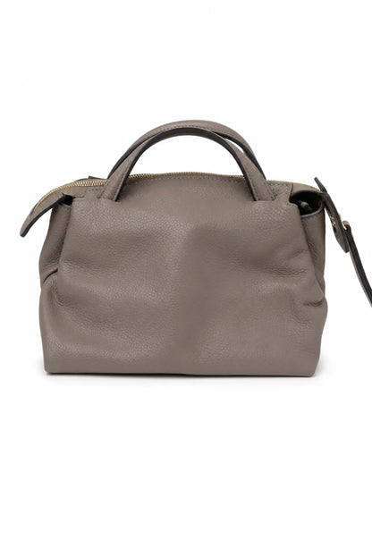 Bolso de mano de piel granulada en color gris topo con asas cortas