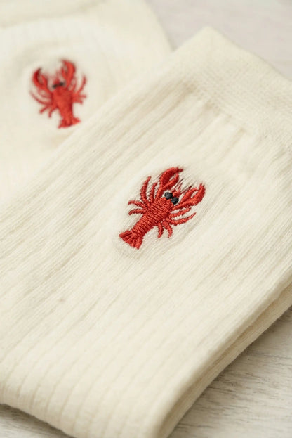 Calcetines de mujer blancos con bordado de langosta roja, moda casual femenina.