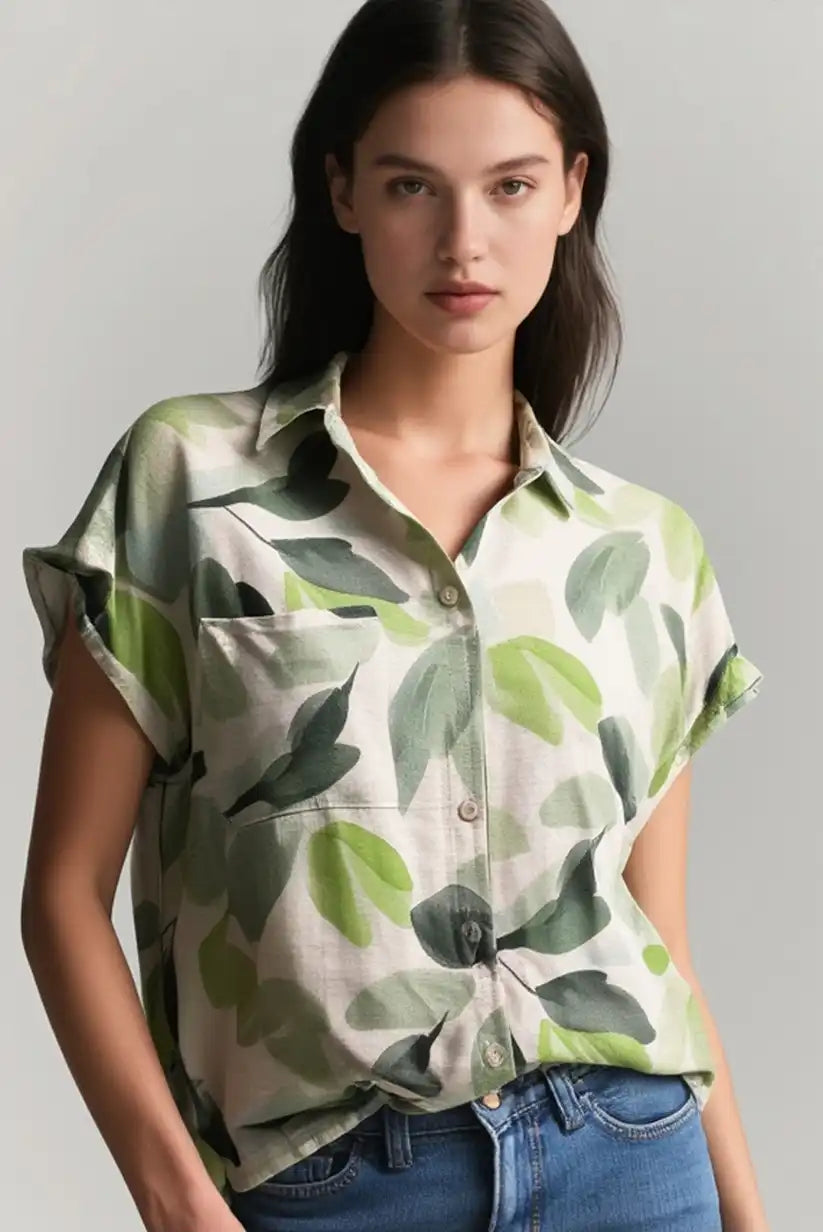 Camisa manga corta mujer beige con estampados florales verdes - CHICA del Sur