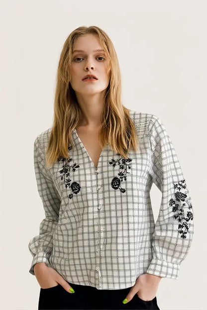 Camisa Mujer Beige Manga Larga con Cuadros y Bordado Floral Boho - CHICA del Sur