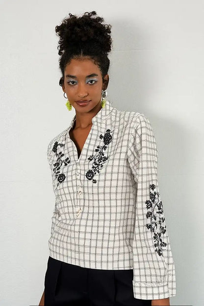 Camisa Mujer Beige Manga Larga con Cuadros y Bordado Floral Boho - CHICA del Sur