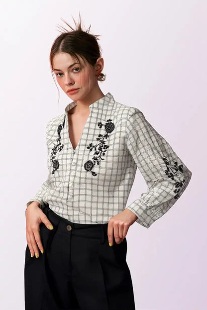 Camisa Mujer Beige Manga Larga con Cuadros y Bordado Floral Boho - CHICA del Sur