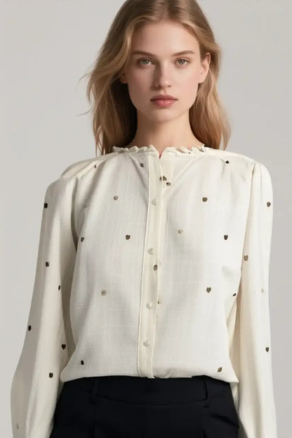 Camisa Mujer Beige Manga Larga con Bordados de Corazones Marrones - CHICA del Sur