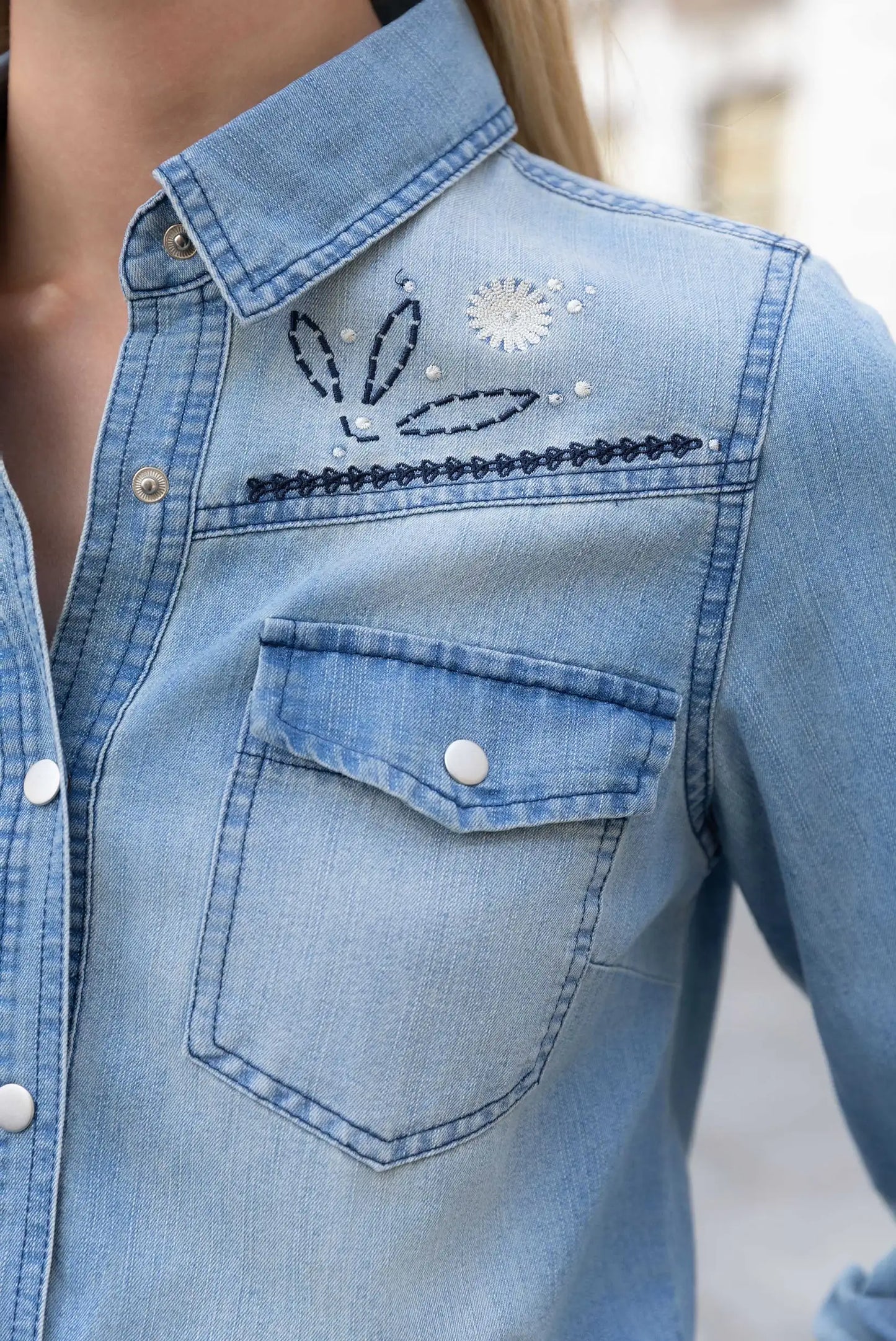 Camisa Vaquera Bordada Azul Denim Primavera