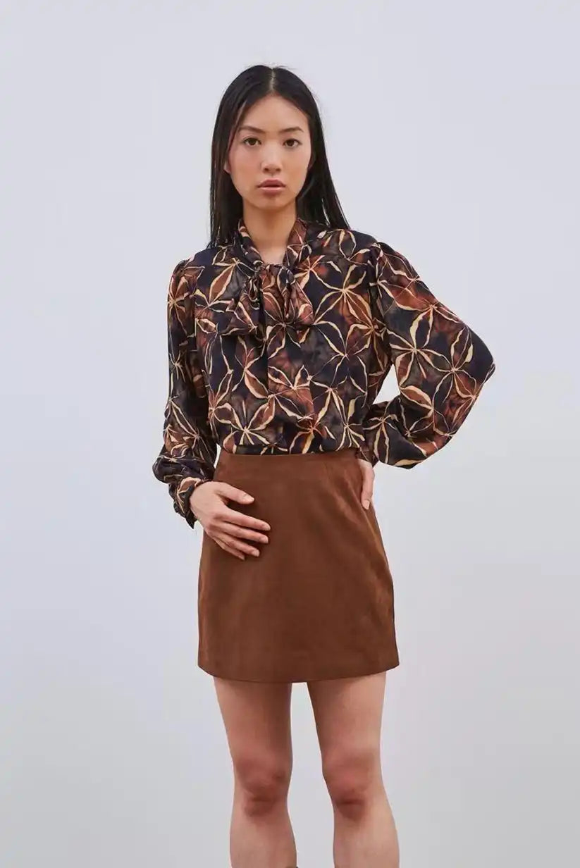 Blusa estampada de mujer con lazo al cuello - CHICA del Sur