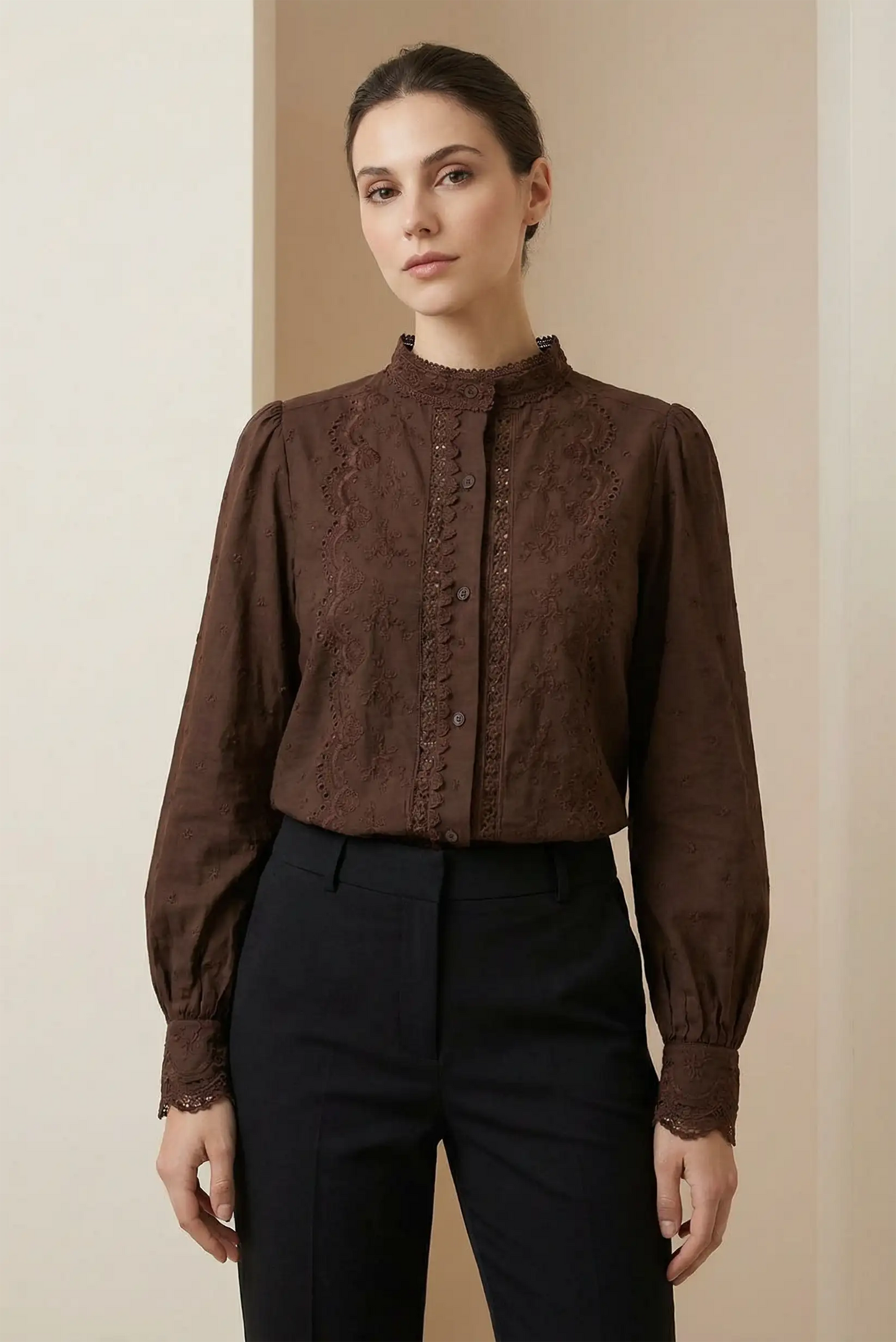 Camisa mujer marrón chocolate con bordados, manga larga y estilo elegante, CHICA del Sur