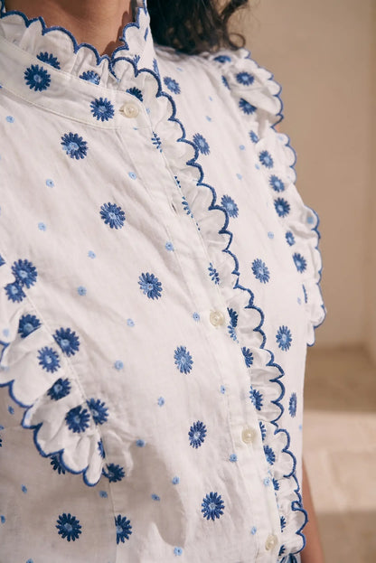 Blusa mujer blanca con bordados azul