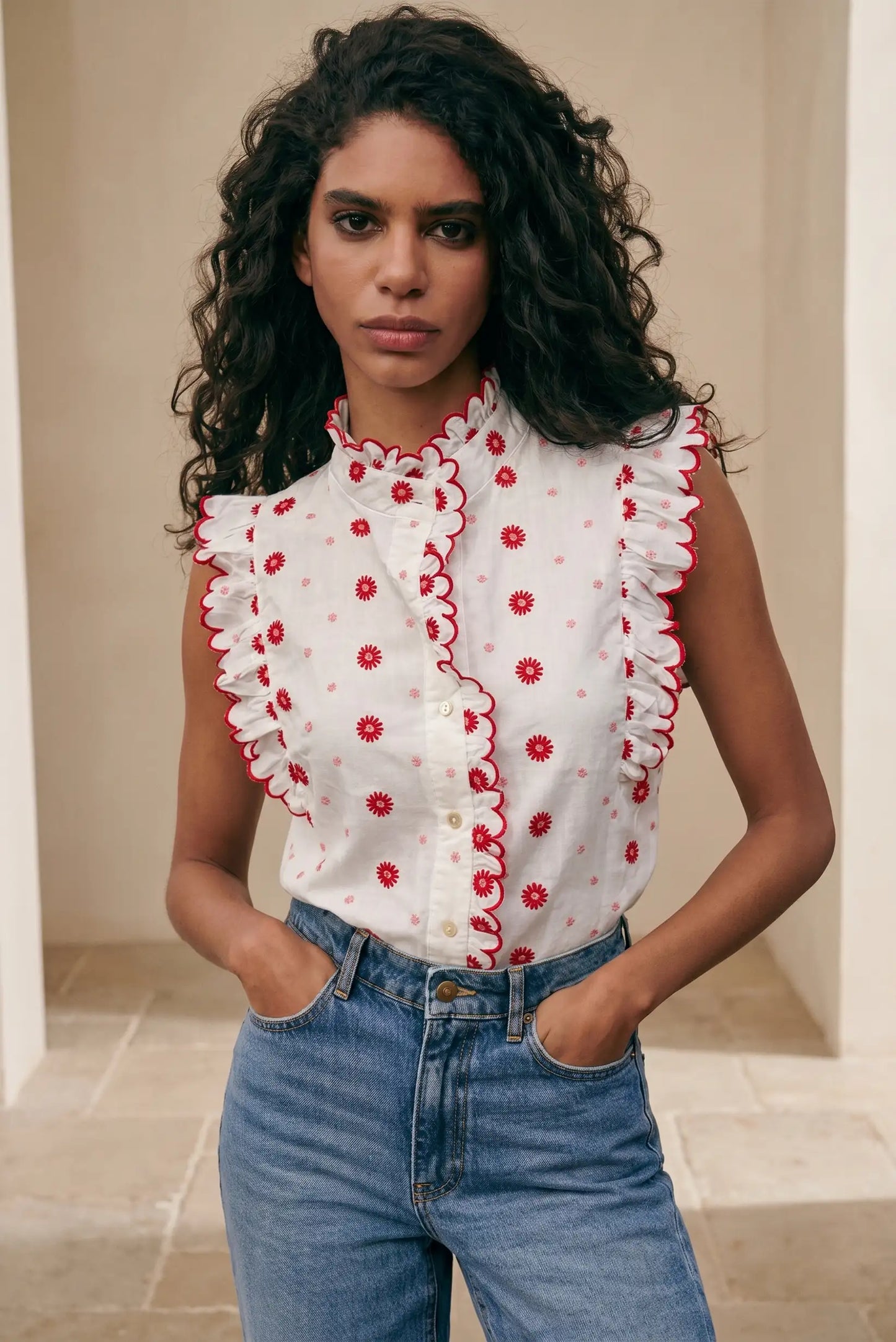 Blusa mujer blanca con bordados rojos