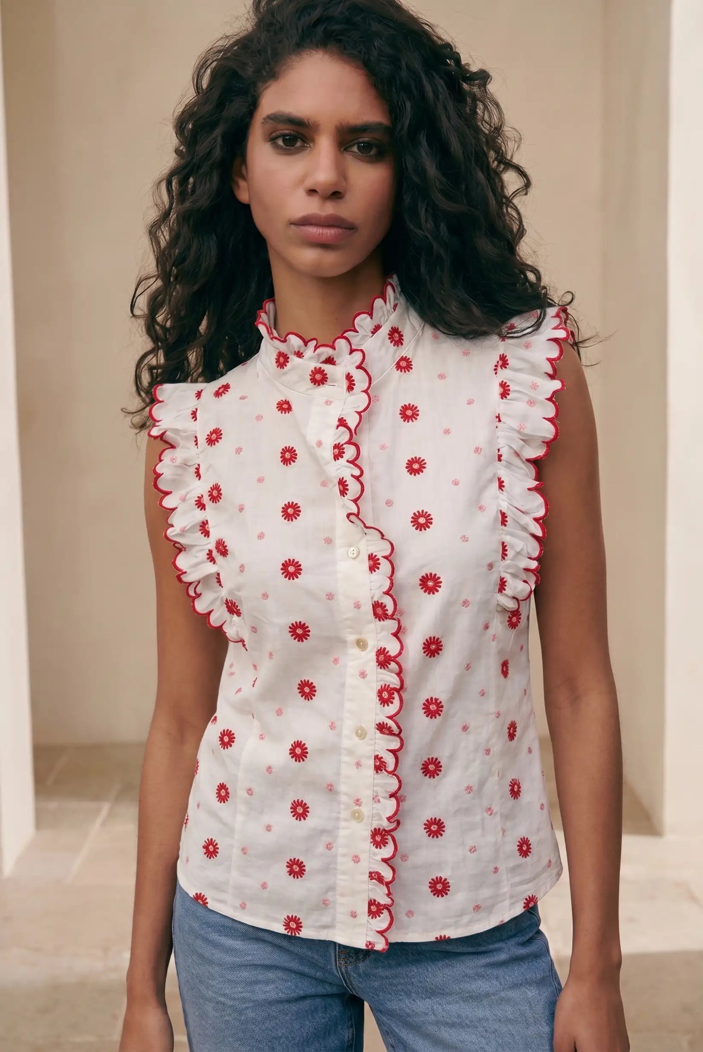 Blusa mujer blanca con bordados rojos