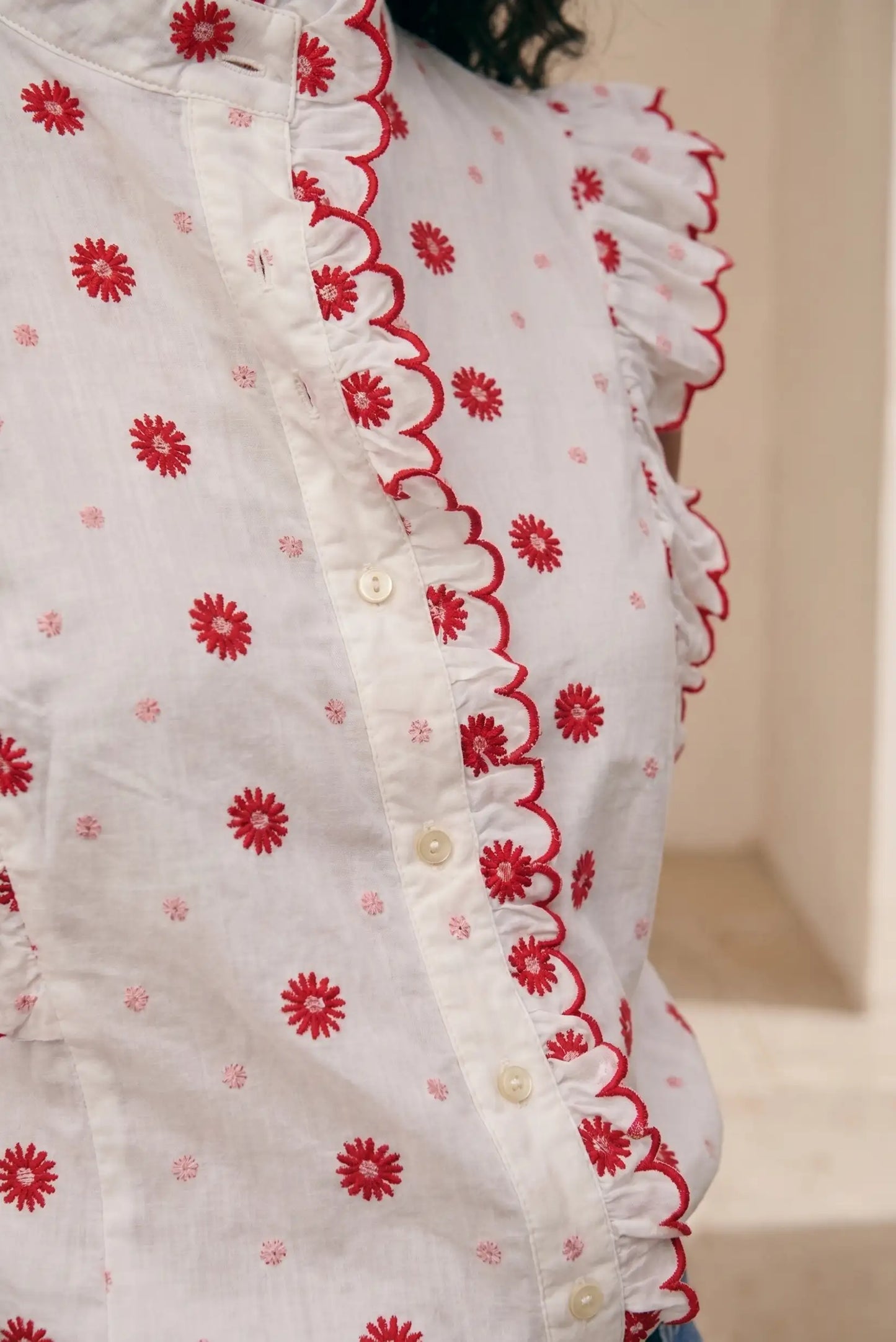 Blusa mujer blanca con bordados rojos