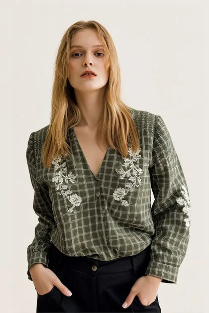 Camisa Mujer Verde Kaki Cuadros Bordados Florales Boho Chic Algodón - CHICA del Sur