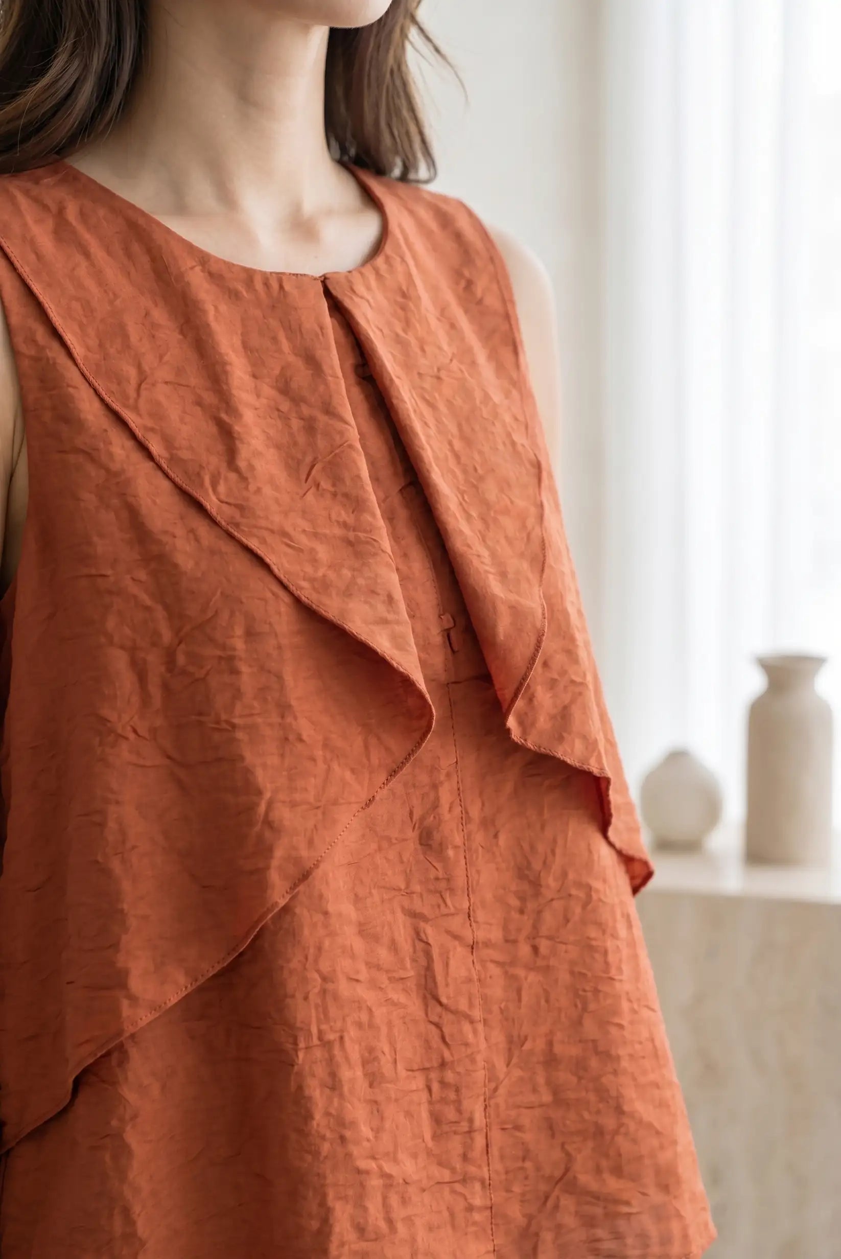 Camisa sin mangas teja con volantes para mujer, estilo casual primaveral