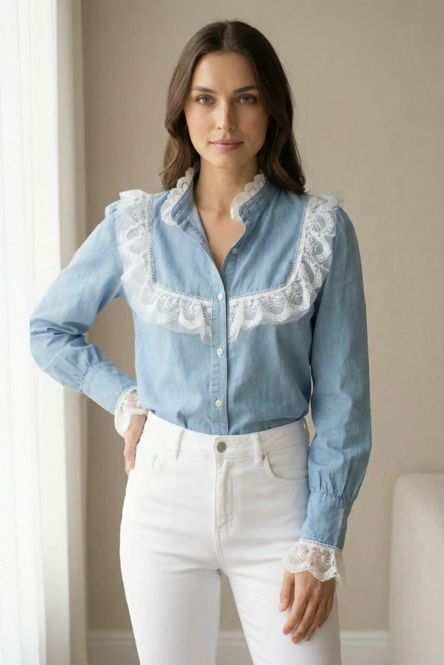 Camisa vaquera mujer con volantes y bordados blancos, moda primavera CHICA del Sur