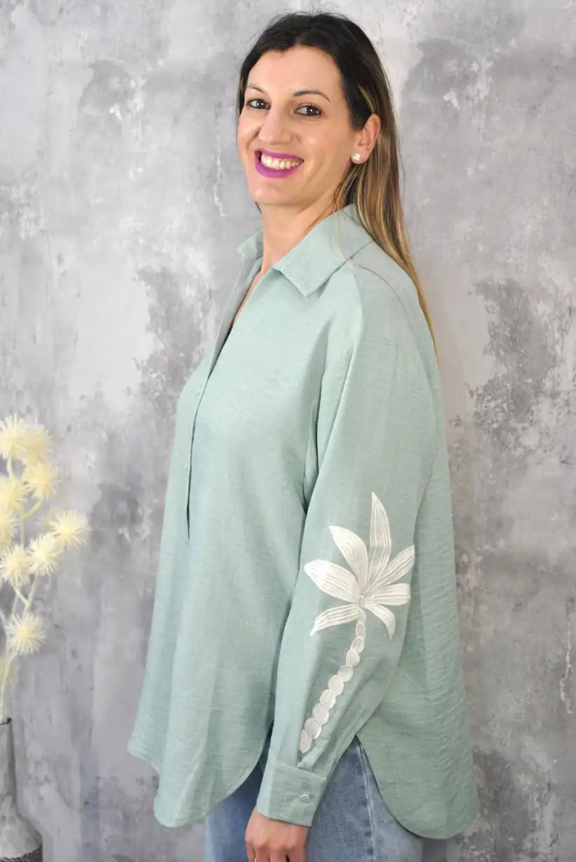 Camisa Verde Mujer con Bordado de Palmeras | Primavera 2025 - CHICA del Sur