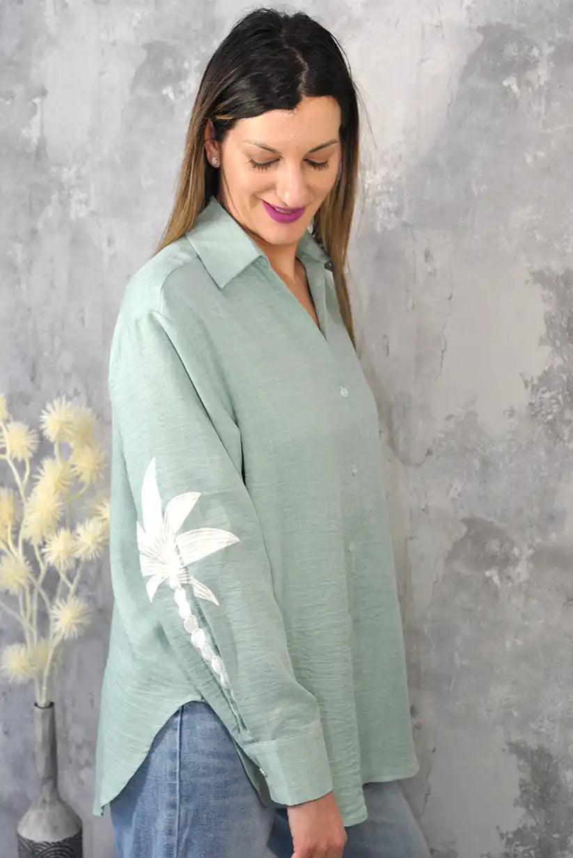 Camisa Verde Mujer con Bordado de Palmeras | Primavera 2025 - CHICA del Sur