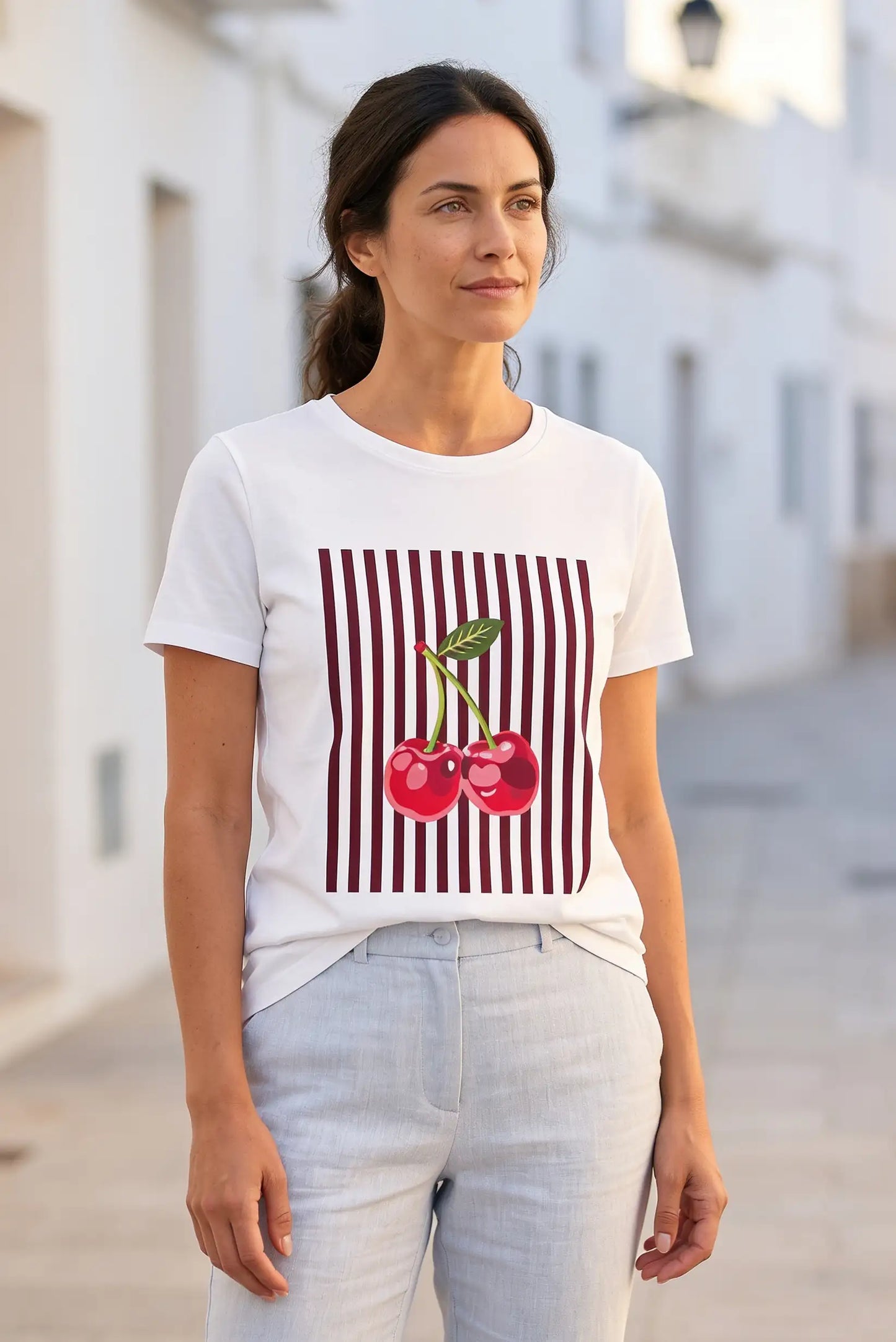 Camiseta Blanca de Mujer con Estampado de Cerezas y Rayas Chocolate