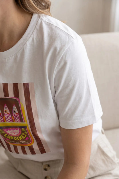 Camiseta blanca de mujer con estampado de sardinas y manga corta, estilo casual