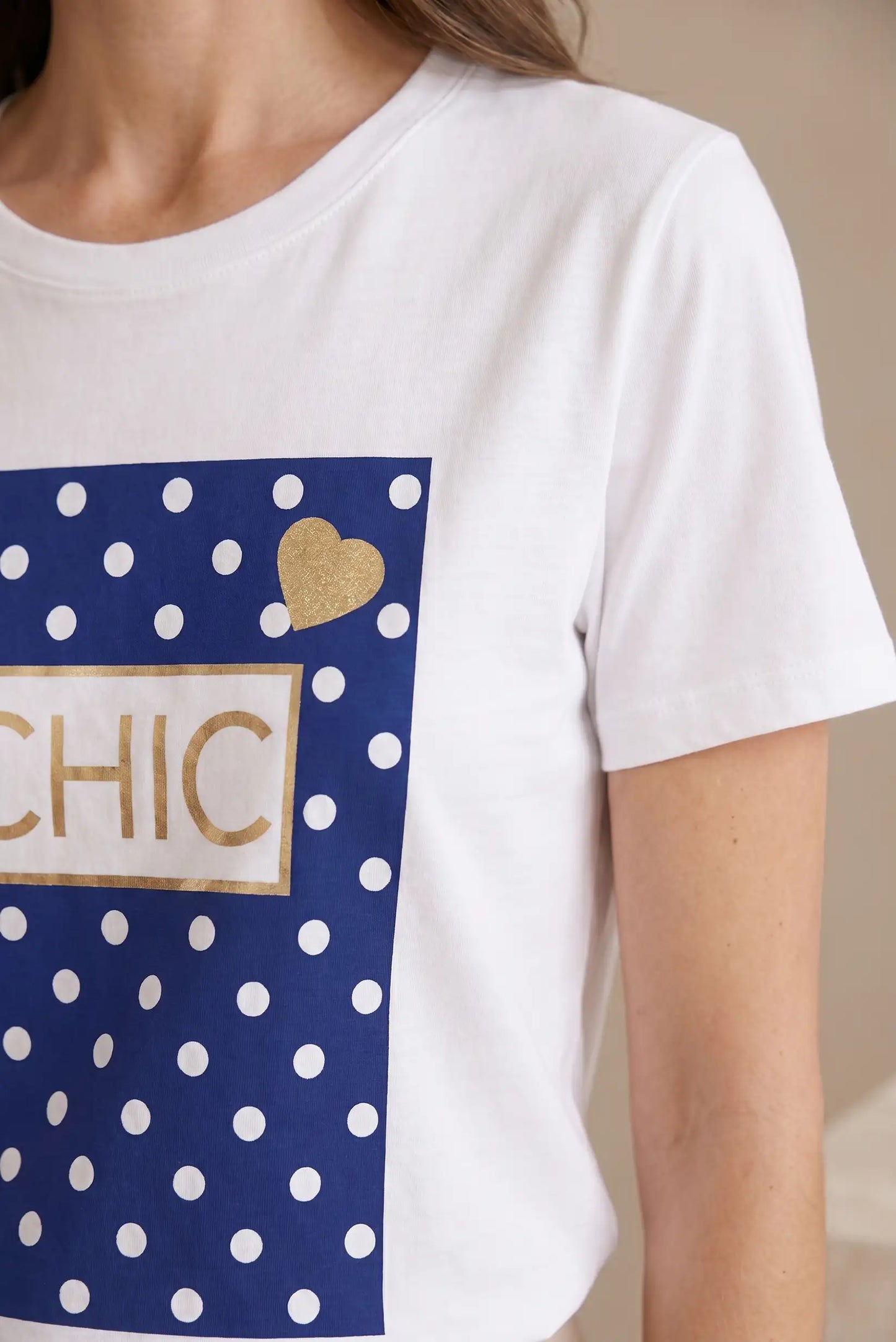 Camiseta Blanca Mujer Estampado CHIC Azul con Topos Dorados