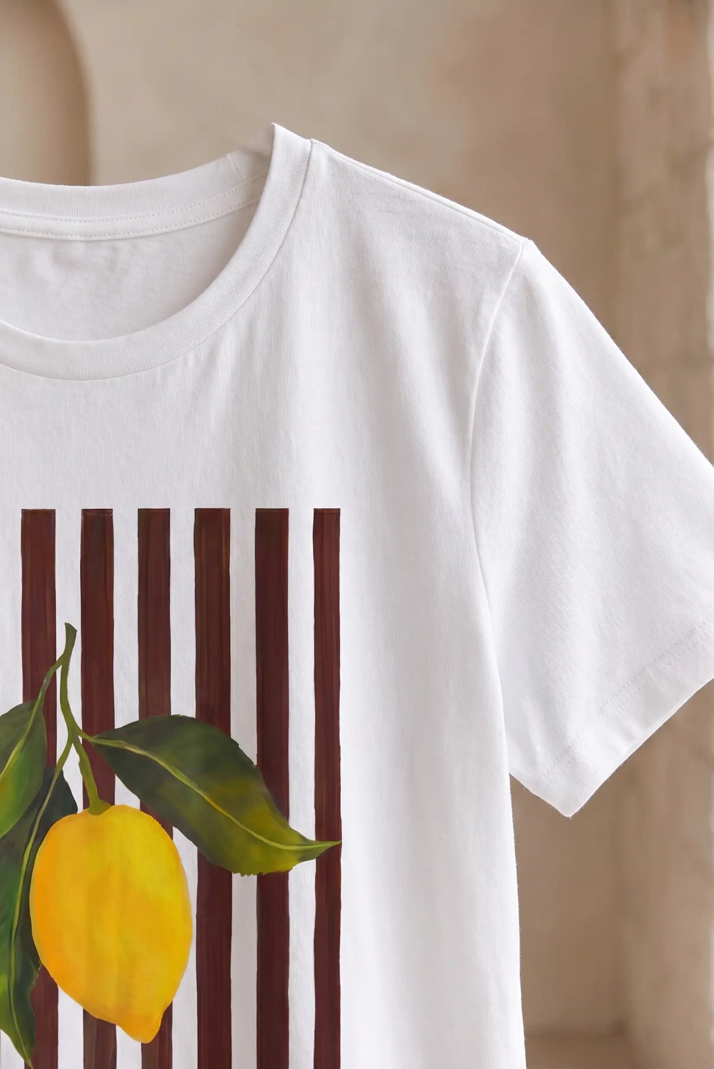 Camiseta Blanca Mujer Estampado Limón y Rayas Marrón Chocolate