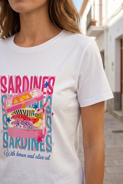 Camiseta Blanca de Mujer con Estampado de Lata de Sardinas Rosa